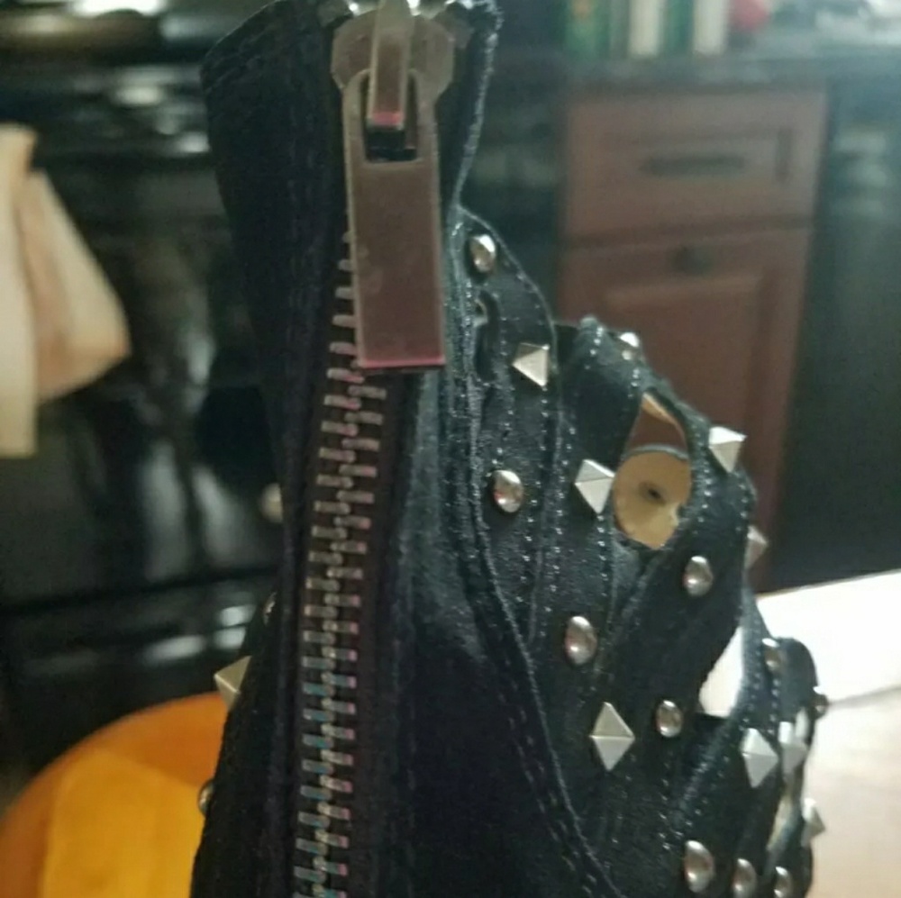 Mark Suede Leather Wing Embellished Heels - Picture 5 of 5